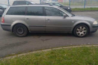 Calandre VOLKSWAGEN PASSAT 4