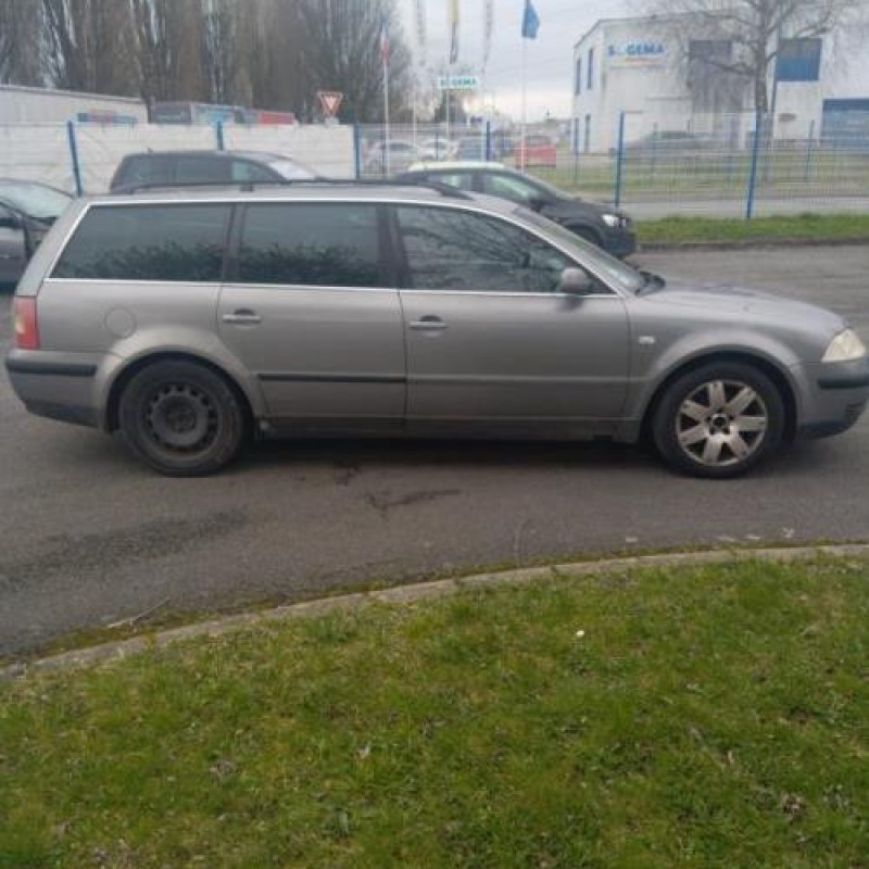 Calandre VOLKSWAGEN PASSAT 4 Photo n°6