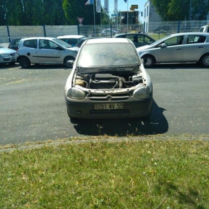 Feu arriere principal gauche (feux) OPEL CORSA B Photo n°4