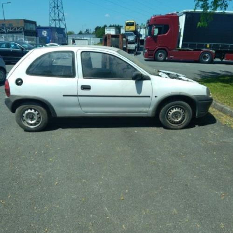 Feu arriere principal gauche (feux) OPEL CORSA B Photo n°5