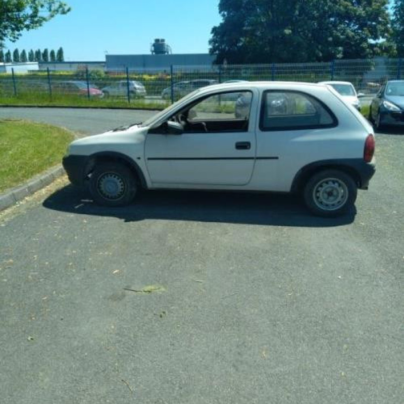 Feu arriere principal gauche (feux) OPEL CORSA B Photo n°7