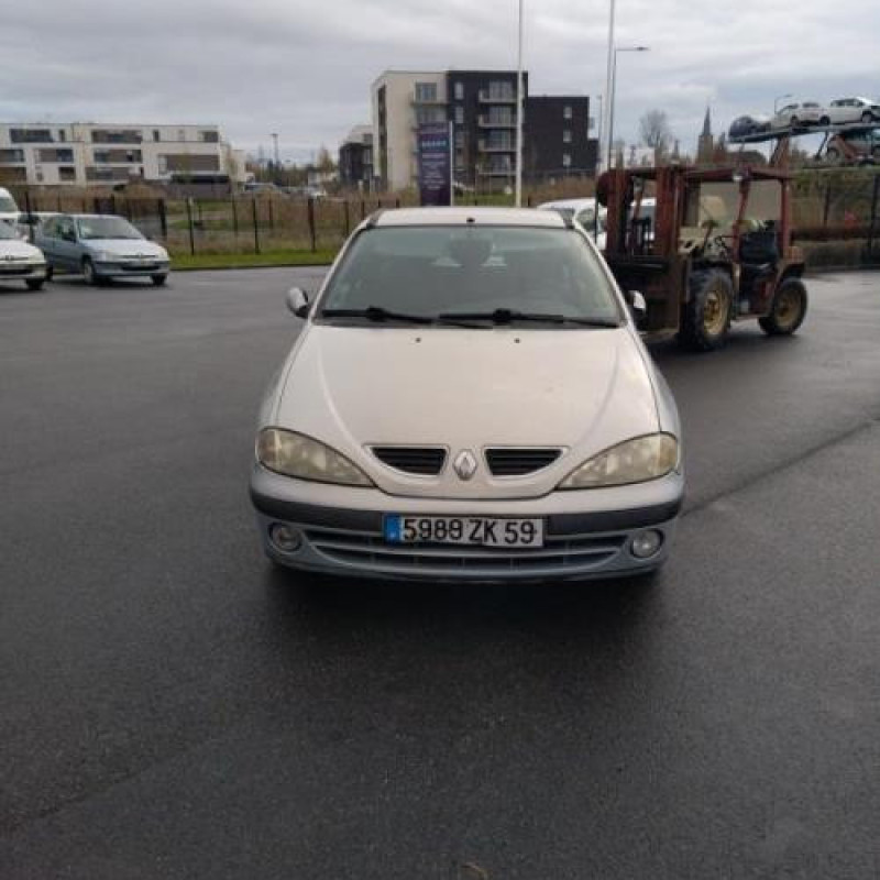 Pompe à carburant RENAULT MEGANE 1 Photo n°4