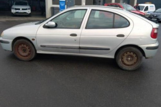 Pompe à carburant RENAULT MEGANE 1