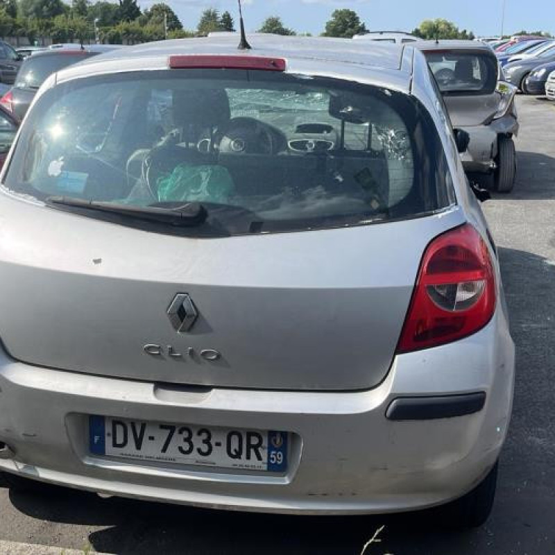 Pretensionneur de ceinture avant droit RENAULT CLIO 3 Photo n°9