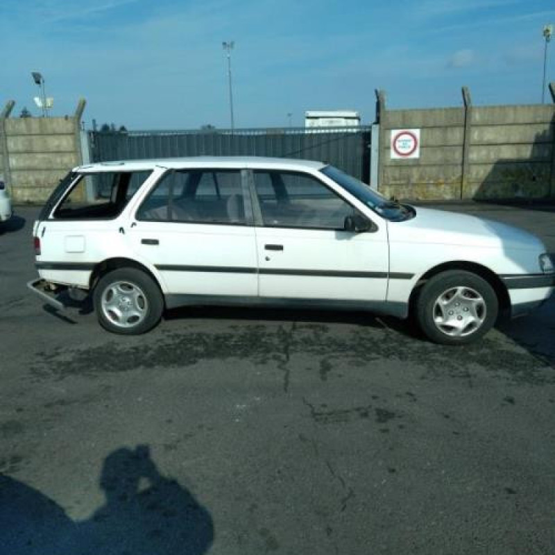 Leve vitre mecanique arriere gauche PEUGEOT 405 Photo n°7