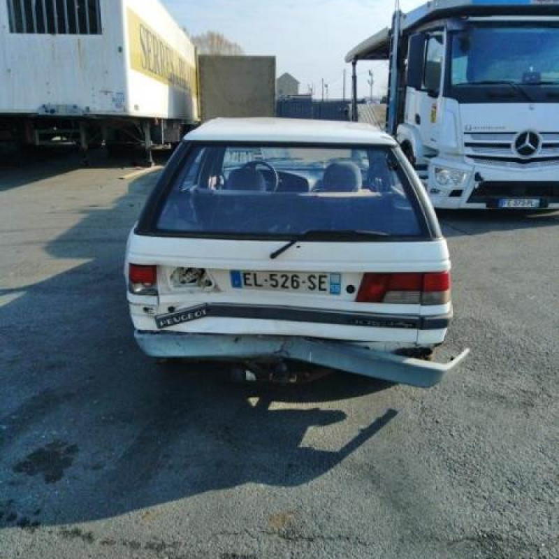 Leve vitre mecanique arriere gauche PEUGEOT 405 Photo n°8