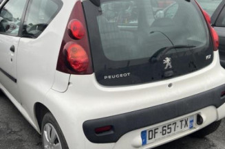 Attache ceinture arriere droit PEUGEOT 107