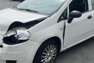 Poignee porte avant droit FIAT GRANDE PUNTO