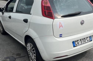 Poignee porte avant droit FIAT GRANDE PUNTO