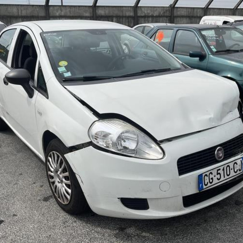 Bouton de warning FIAT GRANDE PUNTO Photo n°6