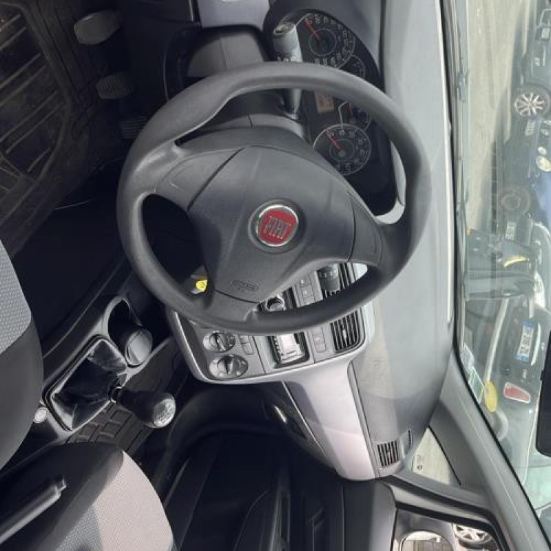 Retroviseur interieur FIAT GRANDE PUNTO Photo n°10