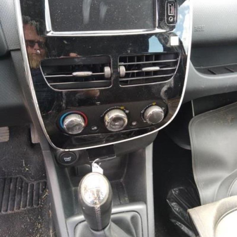 Poignee interieur arriere gauche RENAULT CLIO 4 Photo n°11