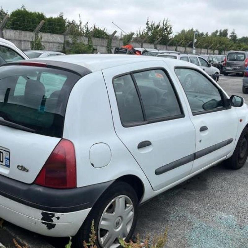 Pare boue avant droit RENAULT CLIO 2 Photo n°9