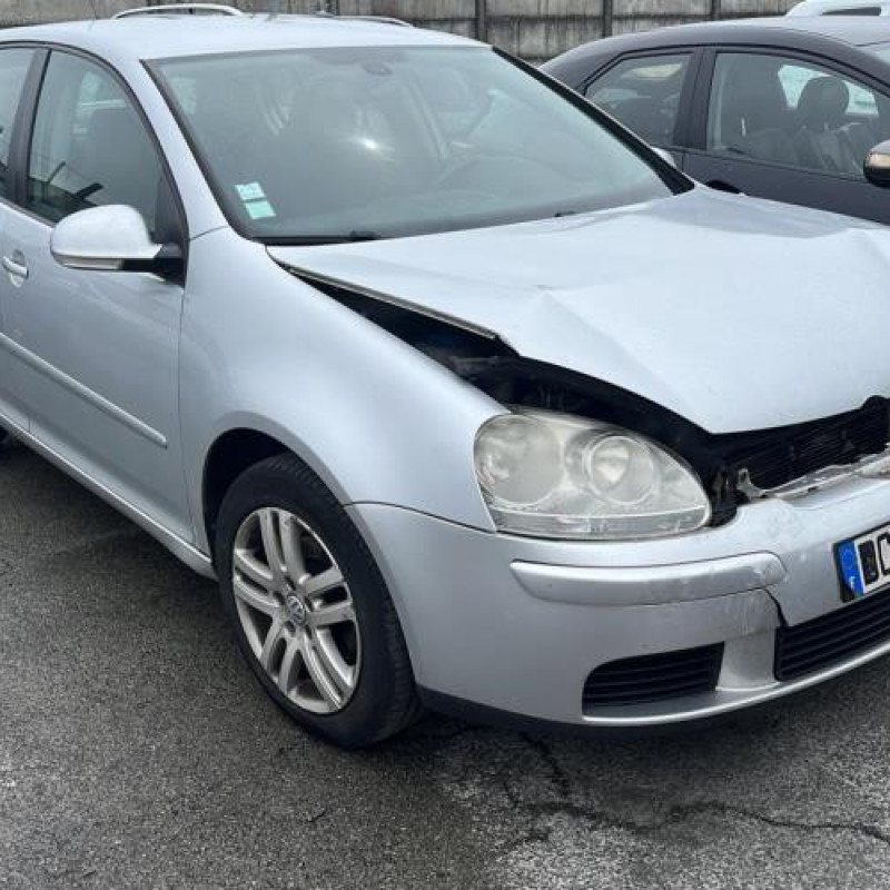 Feu arriere secondaire droit (feux) VOLKSWAGEN GOLF 5 Photo n°4