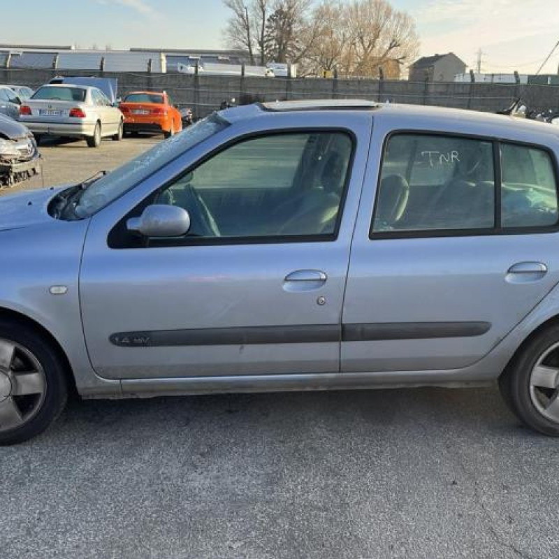 Porte avant droit RENAULT CLIO 2 Photo n°10