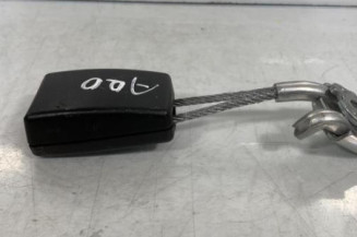 Attache ceinture arriere droit AUDI A4 2 Photo n°1