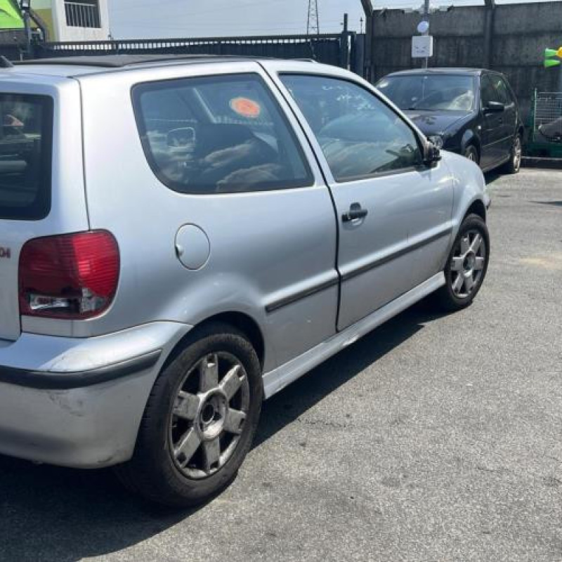 Calandre VOLKSWAGEN POLO 3 Photo n°10