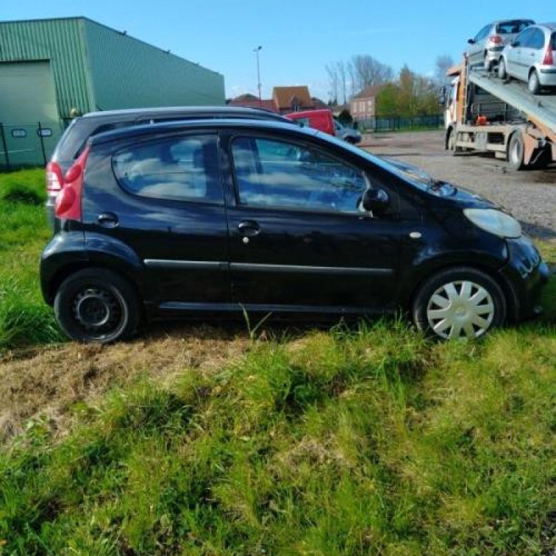 Feu arriere principal gauche (feux) PEUGEOT 107 Photo n°6