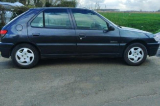 Calandre PEUGEOT 306