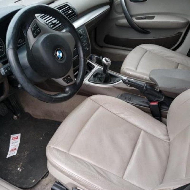 Poignee interieur arriere droit BMW SERIE 1 E87 Photo n°8