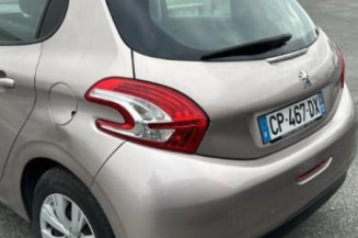 Pretensionneur de ceinture avant droit PEUGEOT 208 1