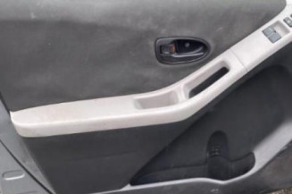 Pretensionneur de ceinture avant gauche TOYOTA YARIS 2