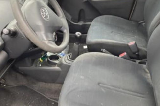 Pretensionneur de ceinture avant gauche TOYOTA YARIS 2