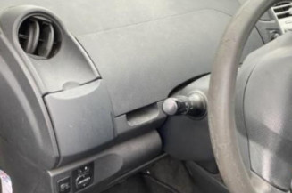 Pretensionneur de ceinture avant gauche TOYOTA YARIS 2