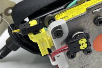 Pretensionneur de ceinture avant gauche TOYOTA AURIS 1