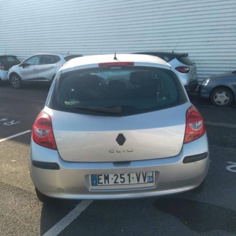 Capot RENAULT CLIO 3 Photo n°13